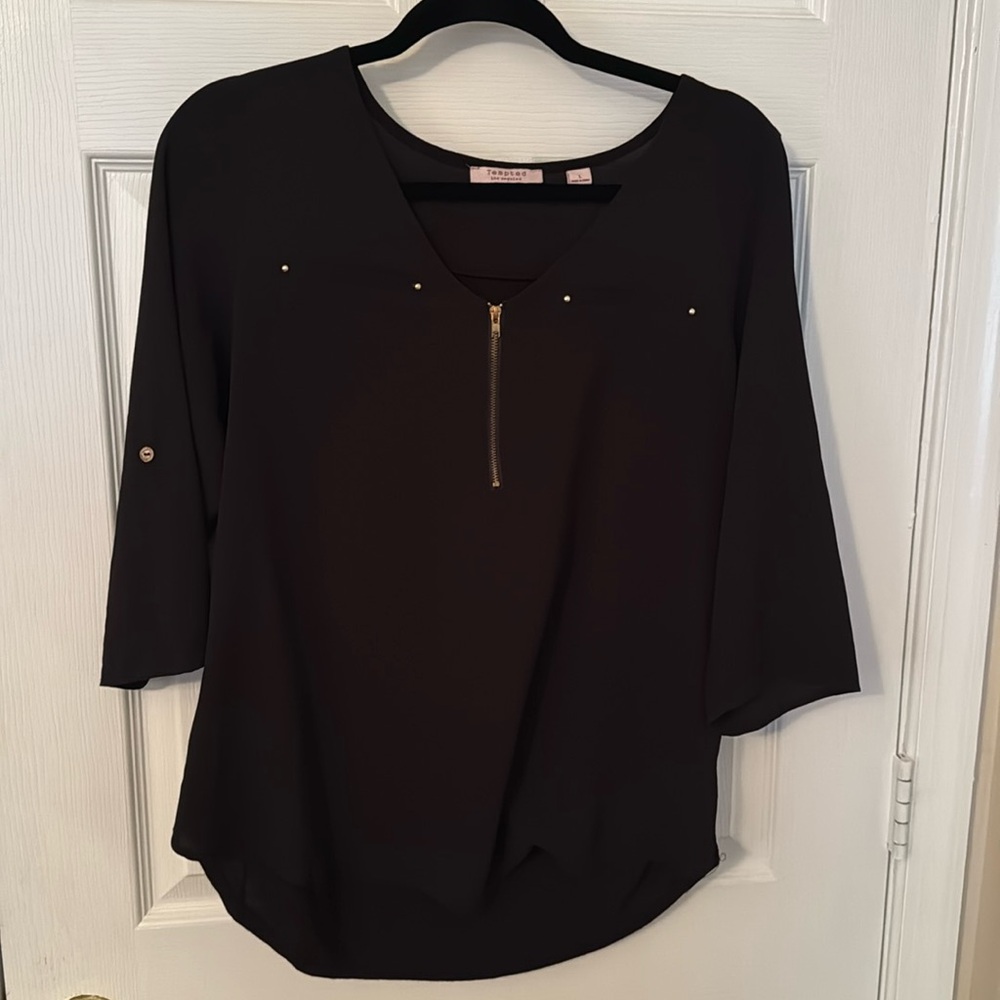 Tempted Los Angeles Blouse Size L Color Black Gold
Hi-lo